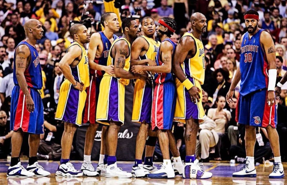 开云平台-包含活塞队球员间互动频繁球队团结力量增强的词条