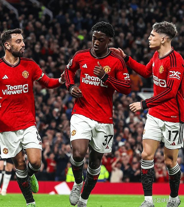开云体育官网-曼联客场大胜托特纳姆热刺，重返前列