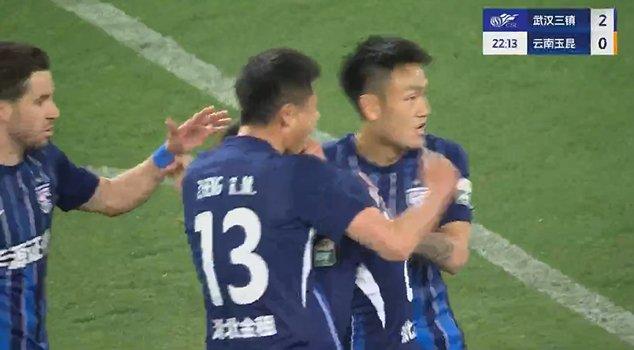 关于精神头球破门,在比赛中立下赫赫战功的信息 关于精神头球破门,在比赛中立下赫赫战功的信息