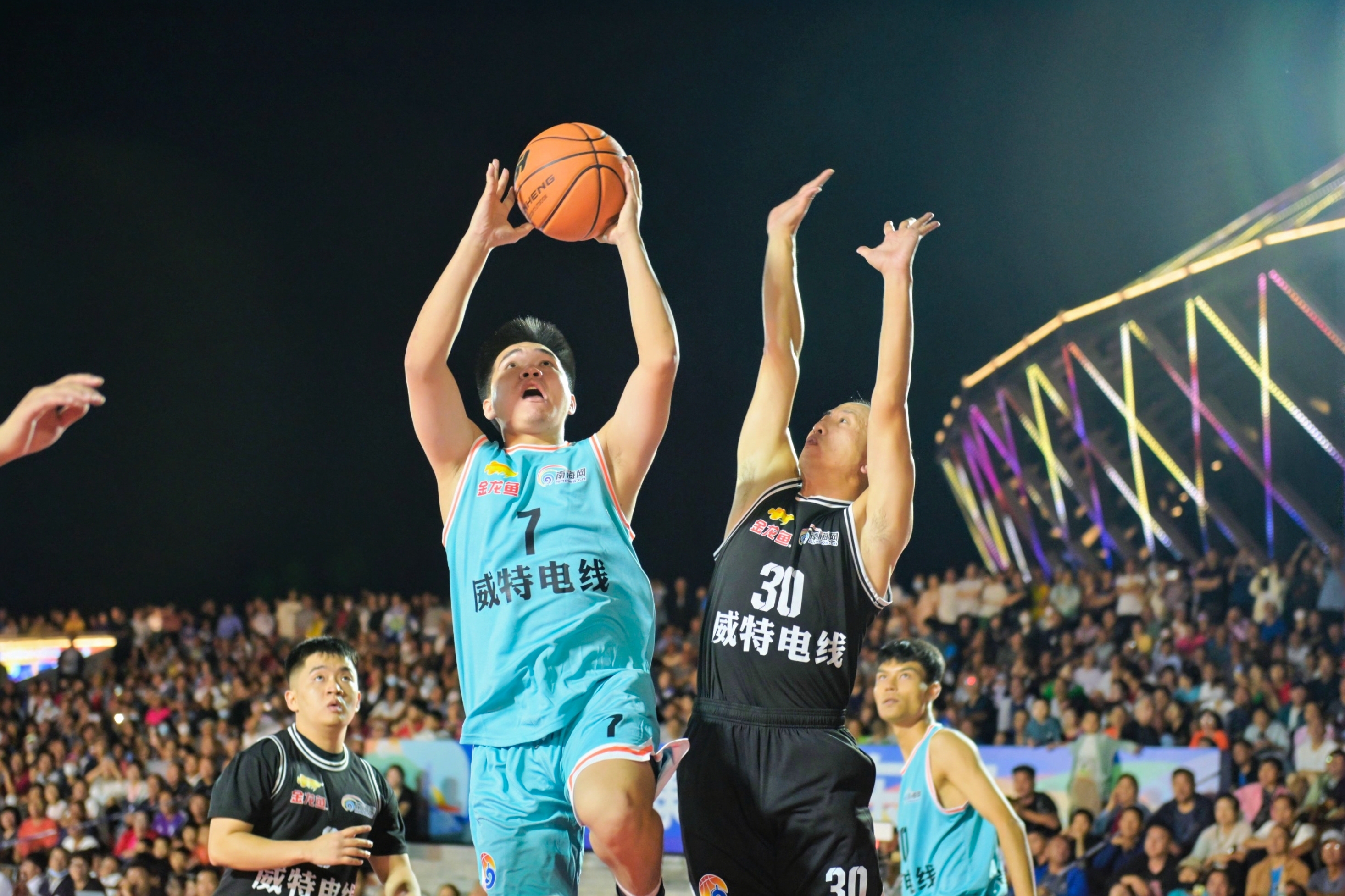 开云体育在线-热血比赛中，队员们展现出了激情与决心