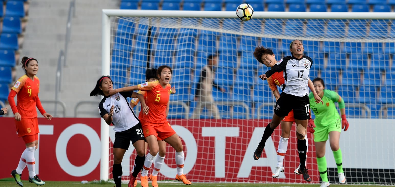 亚洲杯女足赛场上，球队实力均衡，比分胶着的简单介绍