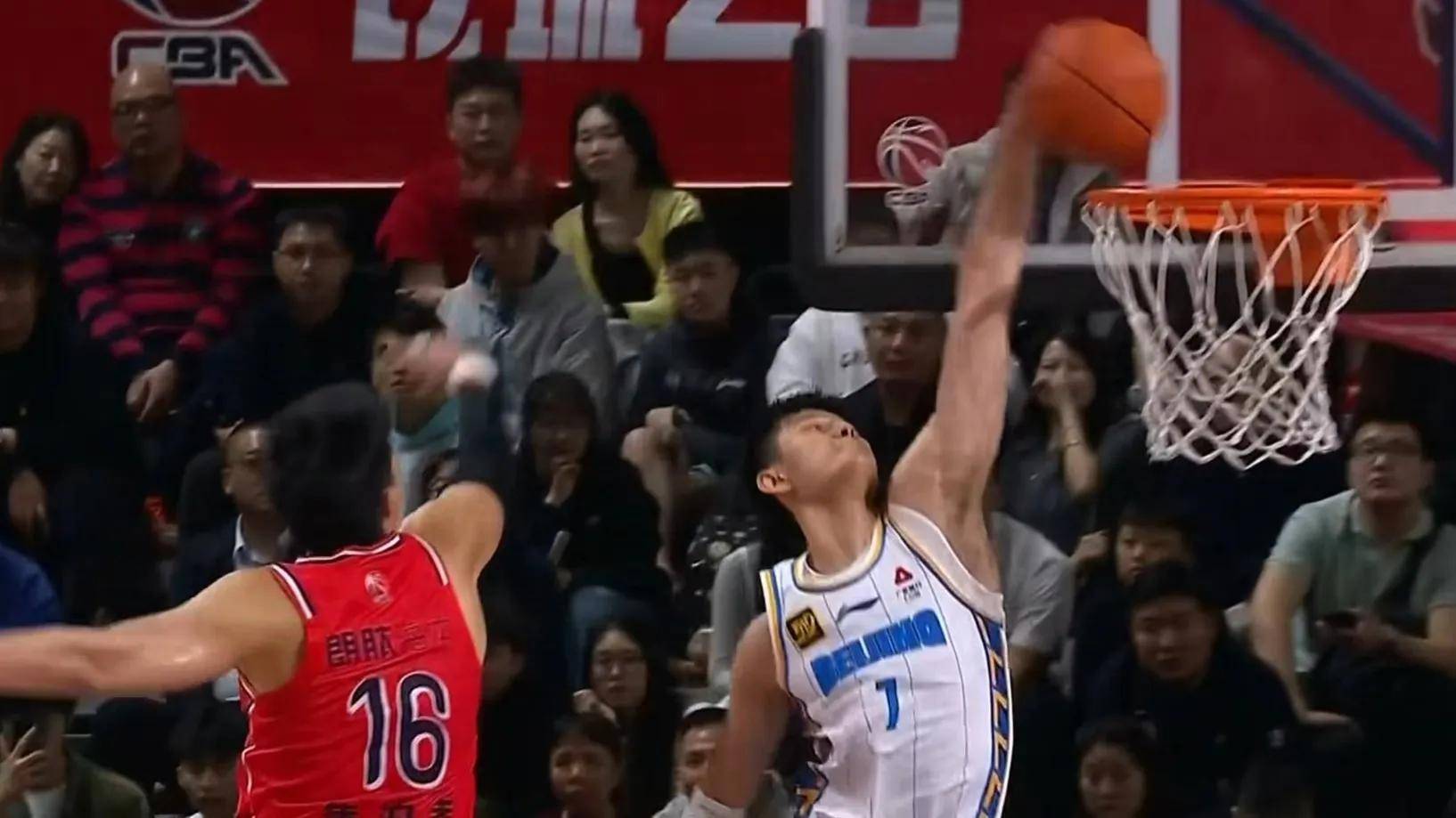 包含独领风骚的一战，球队在CBA比赛中一骑绝尘的词条