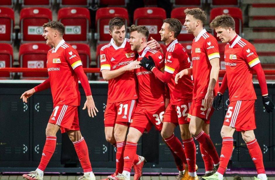 斯图加特队在德甲赛场上的表现十分不俗的简单介绍 斯图加特队在德甲赛场上的表现十分不俗的简单介绍