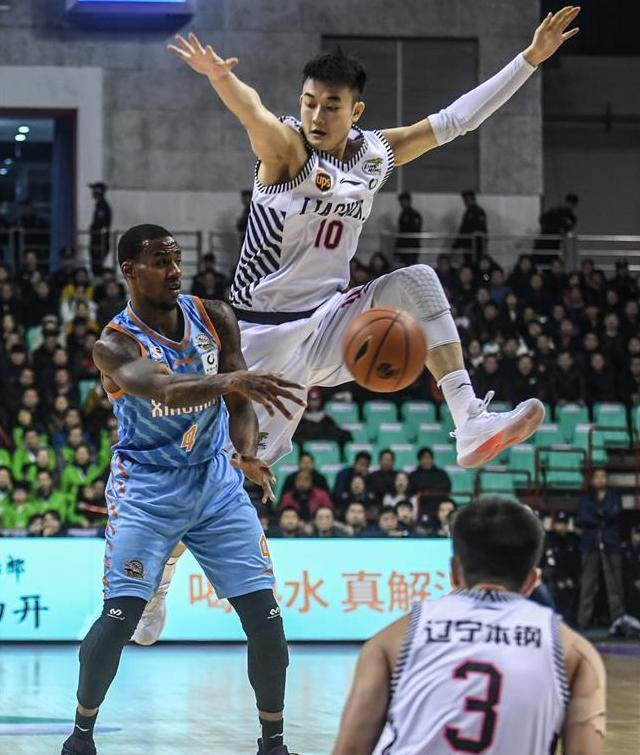 关于拼搏不息！斗志昂扬球队从劣势中逆转获胜的信息