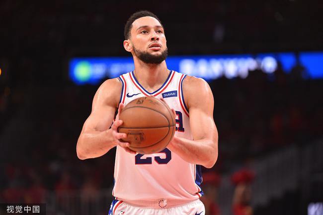 包含老鹰球迷痴狂庆祝悍然挑战现行规则的词条