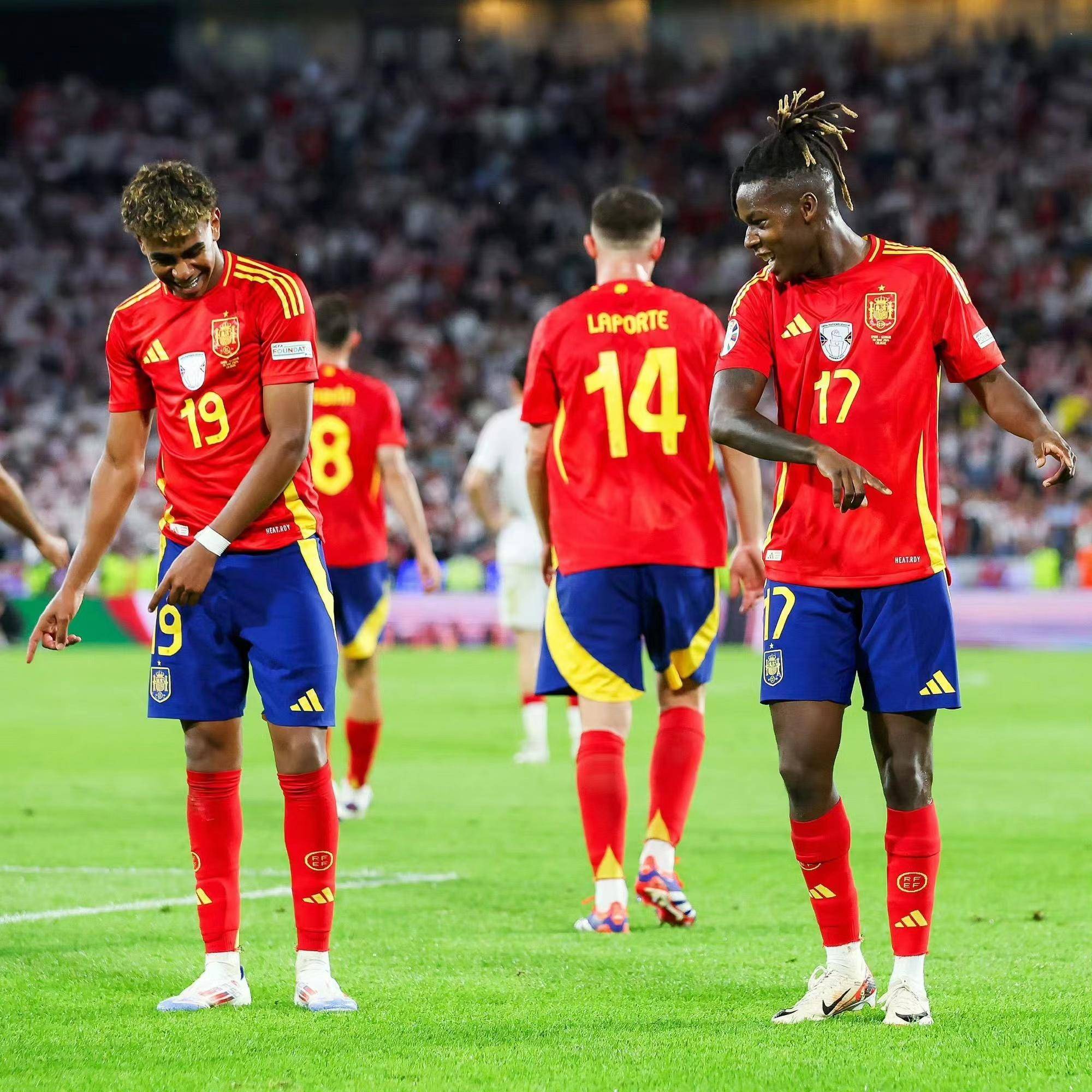 西班牙队在足球比赛中彪炳战绩,掀起热潮的简单介绍 西班牙队在足球比赛中彪炳战绩,掀起热潮的简单介绍