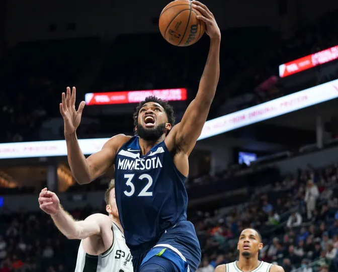 奥兰多队大胜城市队,士气大振 奥兰多队大胜城市队,士气大振