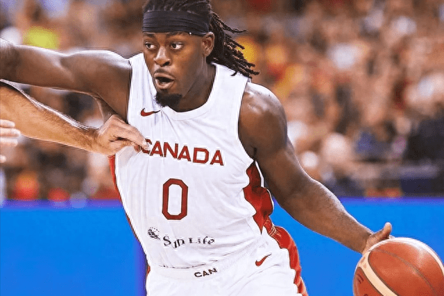 西班牙跳水选手优雅登场,赢得掌声 西班牙跳水选手优雅登场,赢得掌声