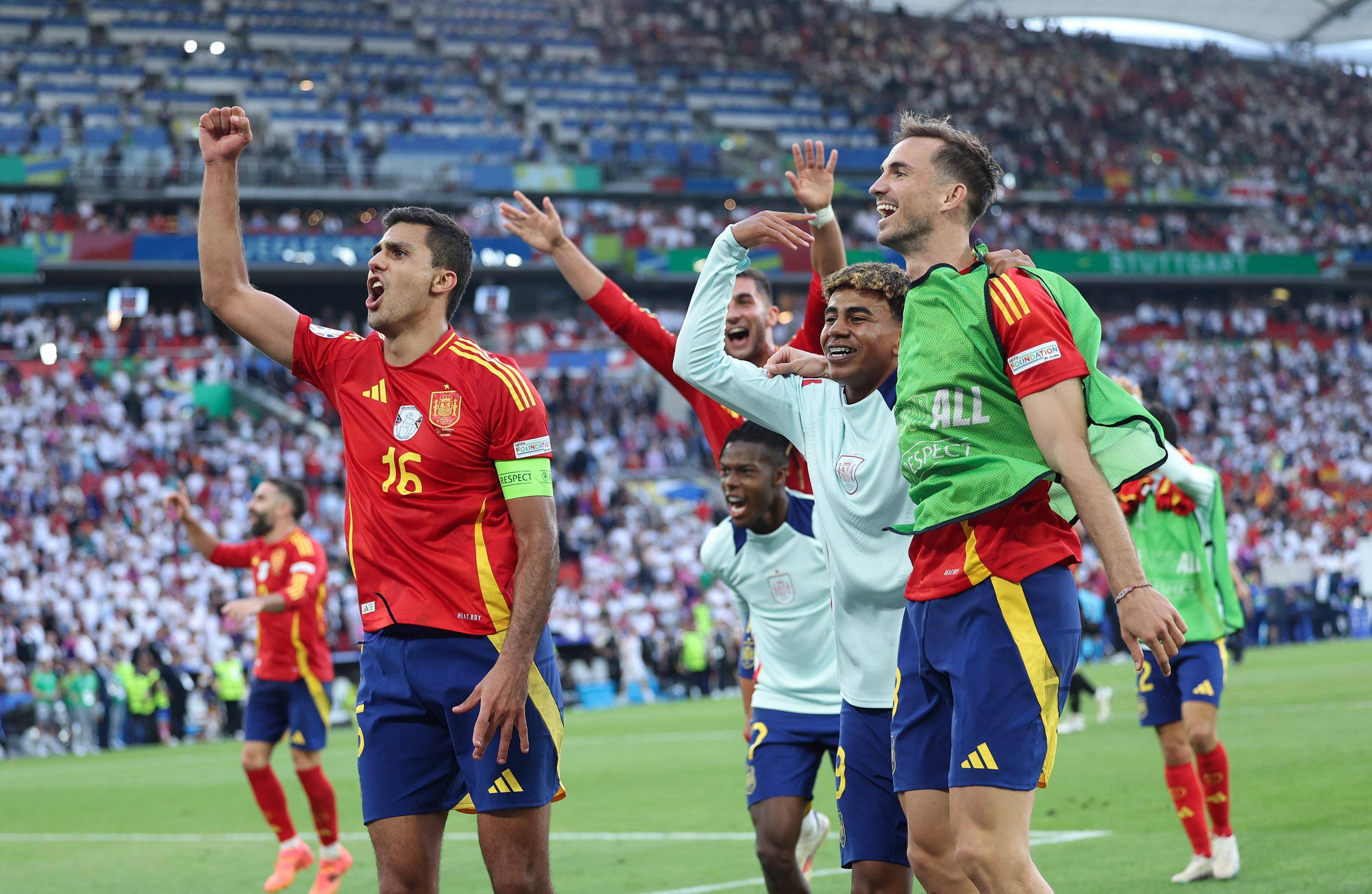 开云体育中国-西班牙队横扫波兰进军欧洲足球锦标赛决赛