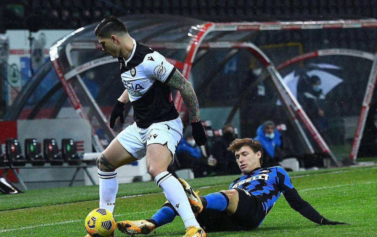 乌迪内斯后防线失误频出,防守有待加强的简单介绍 乌迪内斯后防线失误频出,防守有待加强的简单介绍