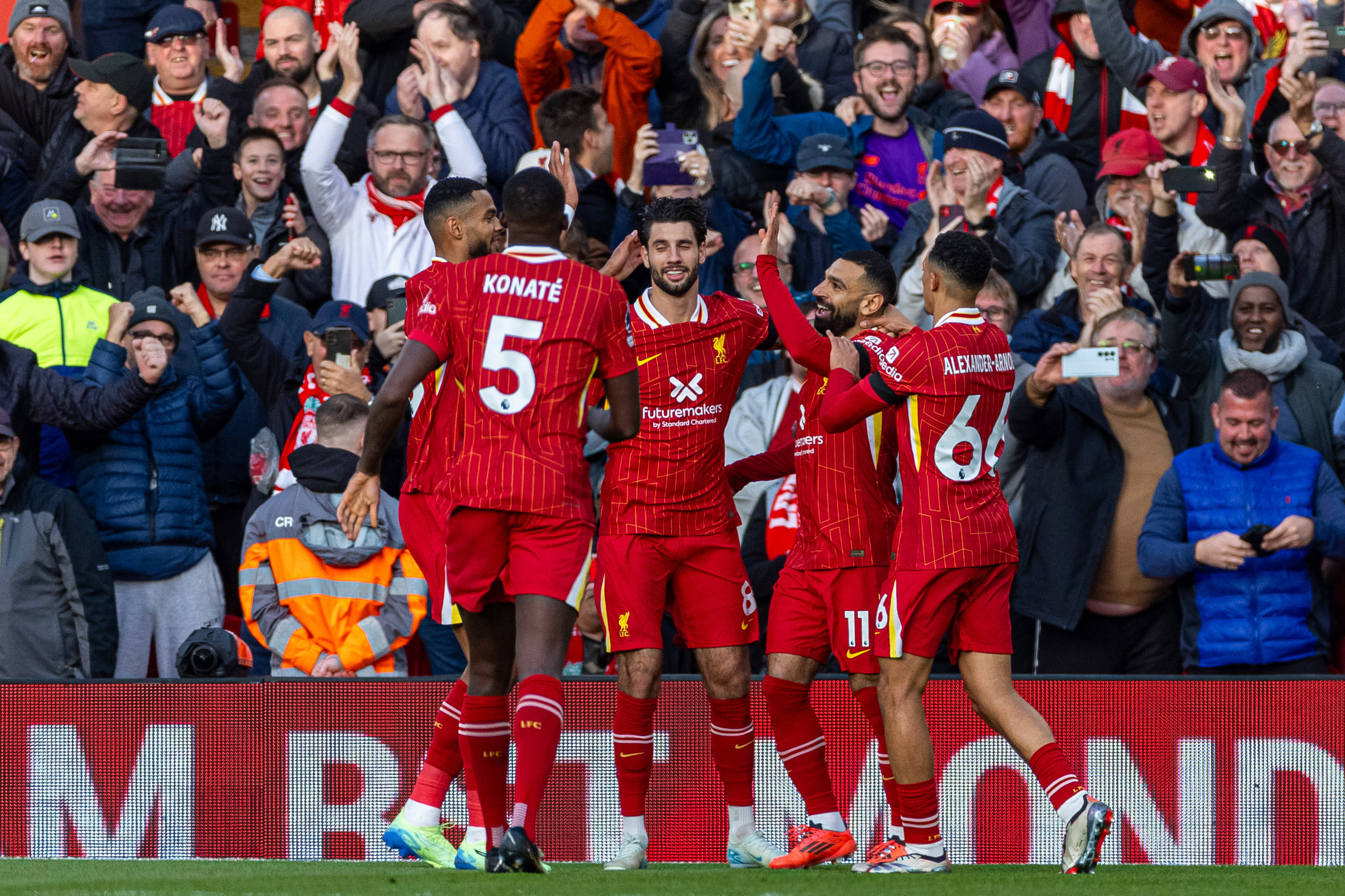 利物浦三球胜曼城,英超德比惊险过关 利物浦三球胜曼城,英超德比惊险过关