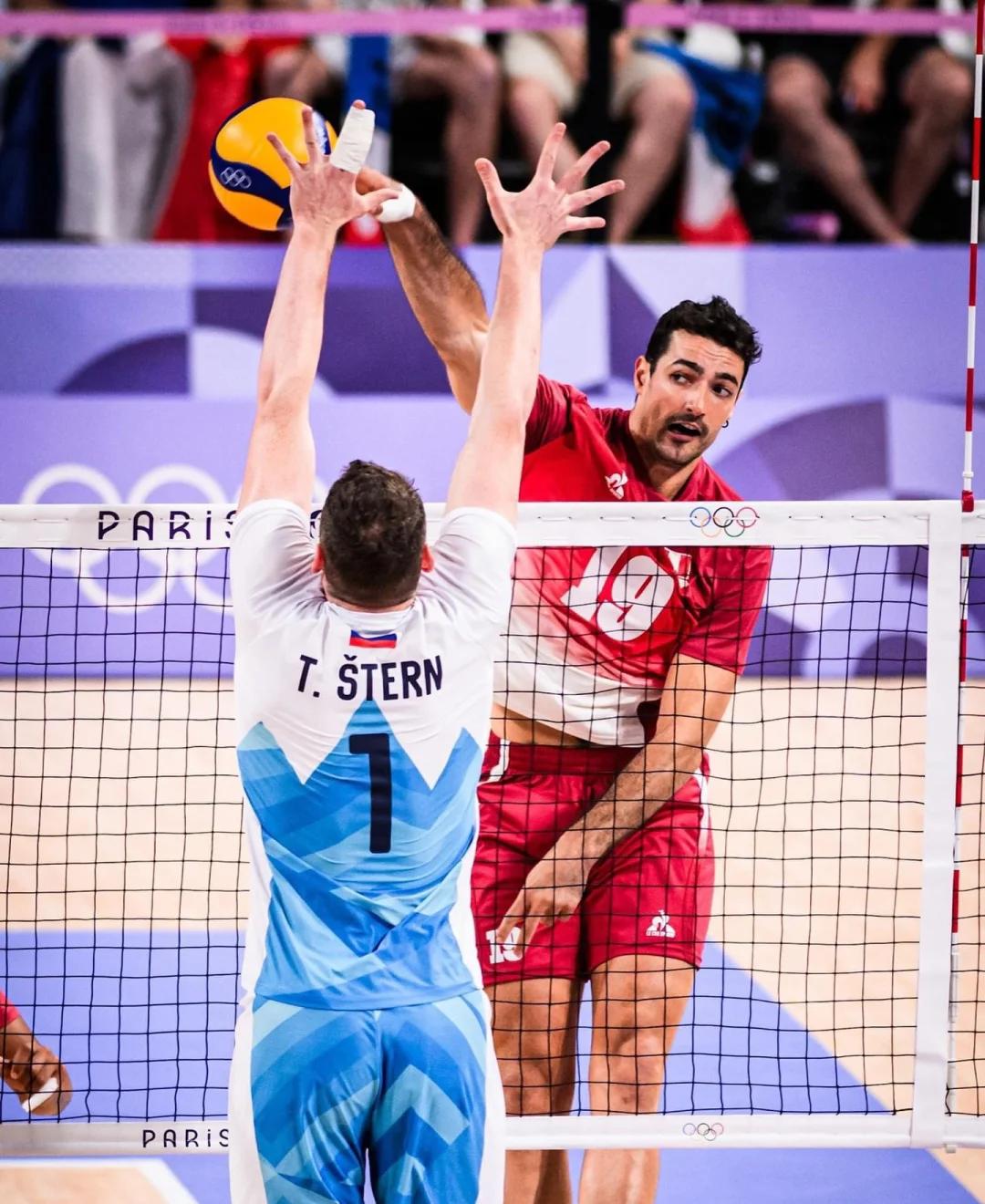 荷兰逆袭晋级，法国巴西小组第一成功晋级