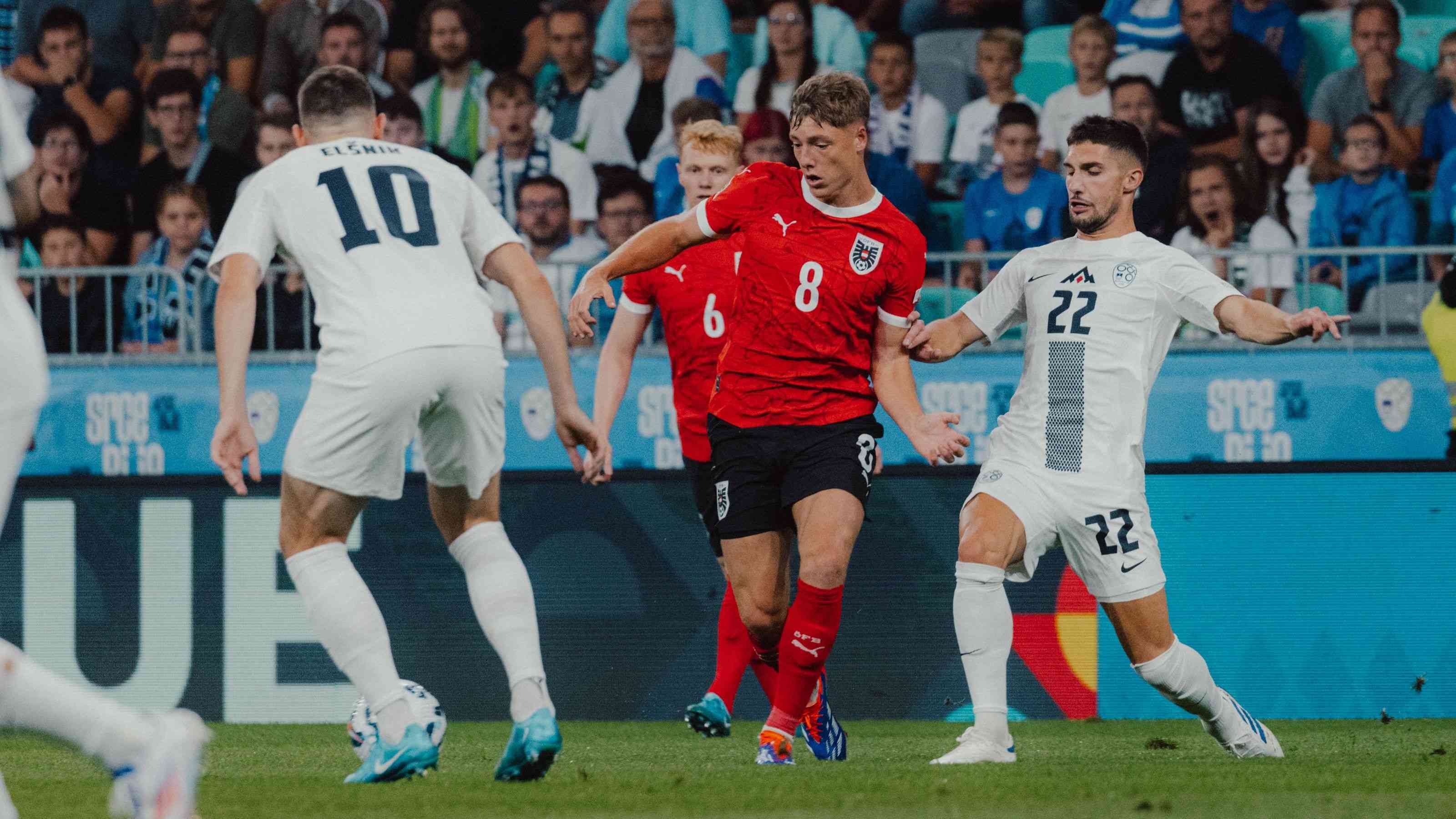 紧张局势下，欧国联比赛更加激烈