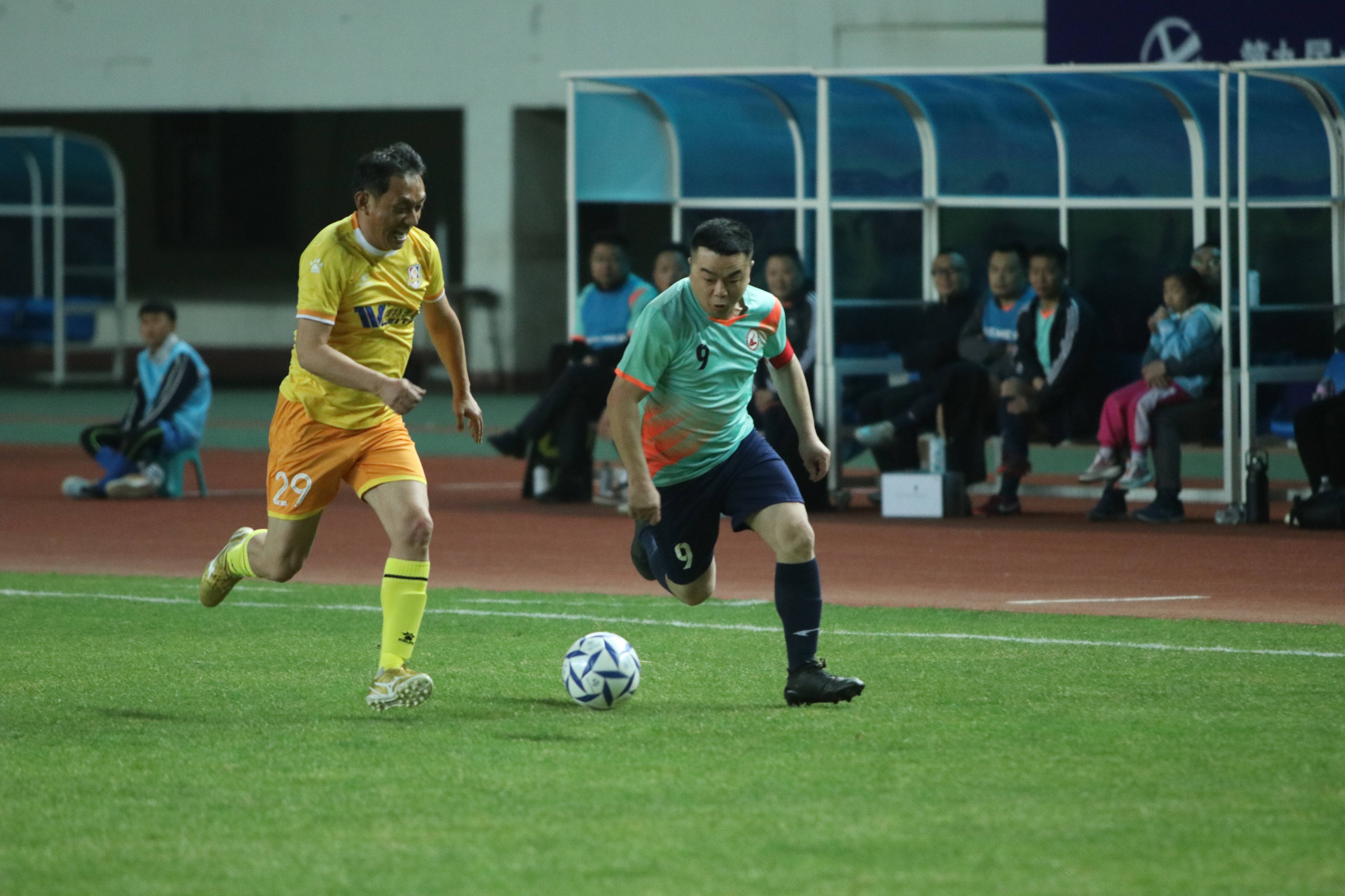 开云体育入口-热议不断的足球赛事，球员个人荣耀延续的简单介绍