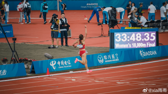 开云APP-包含田径冠军冲刺终点线夺得胜利果实的词条