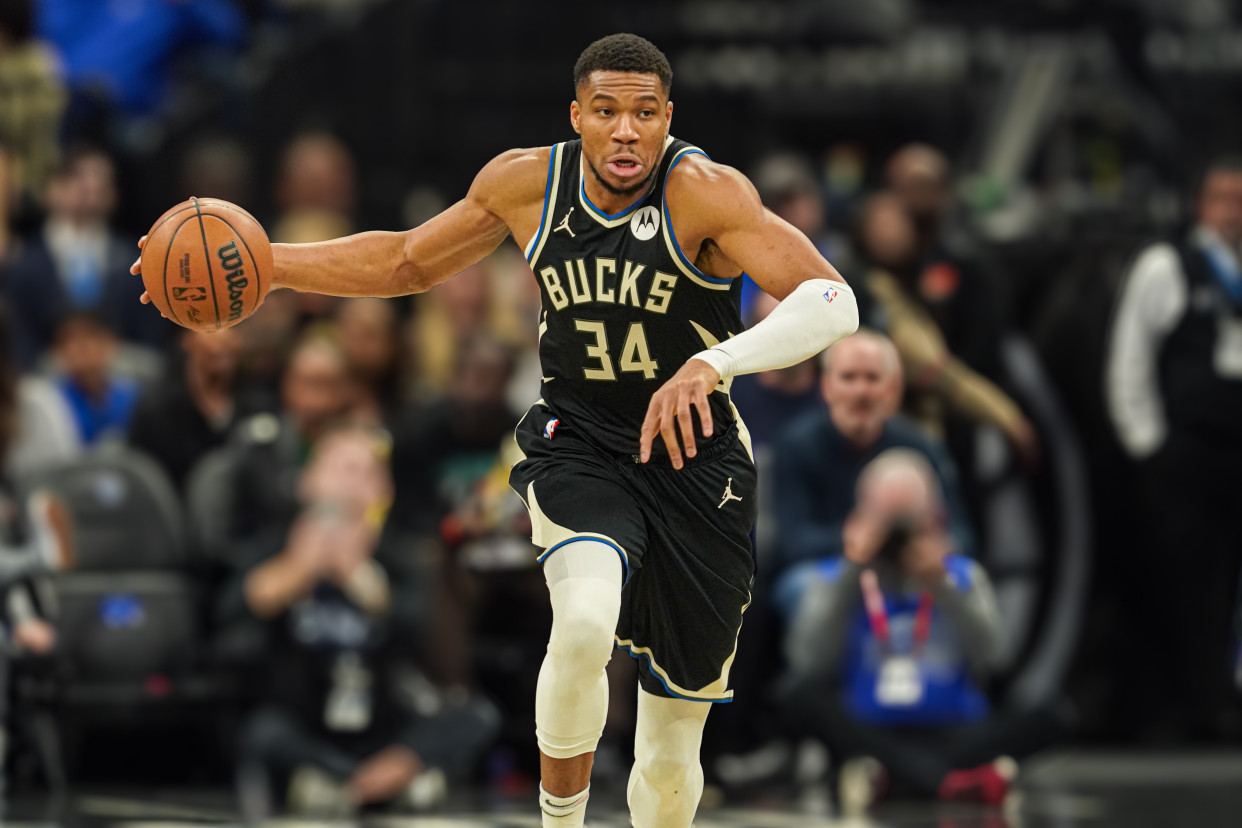 雄鹿大将字母哥莱昂纳德迎来球队新生力量