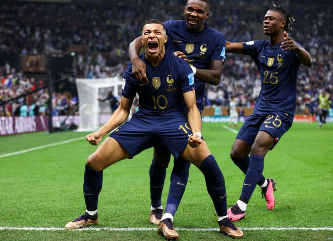 欧国联比赛擂台对决，球队奋勇争胜