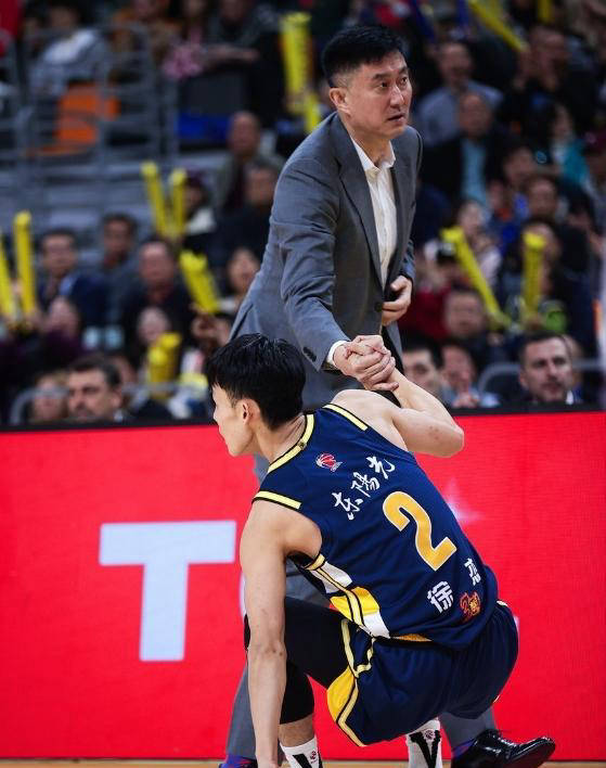 广东男篮主场解围,力挽连败 广东男篮主场解围,力挽连败