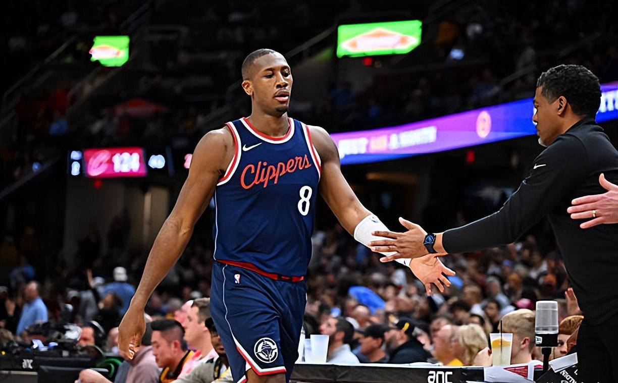 快船外线命中率低迷，需加强训练