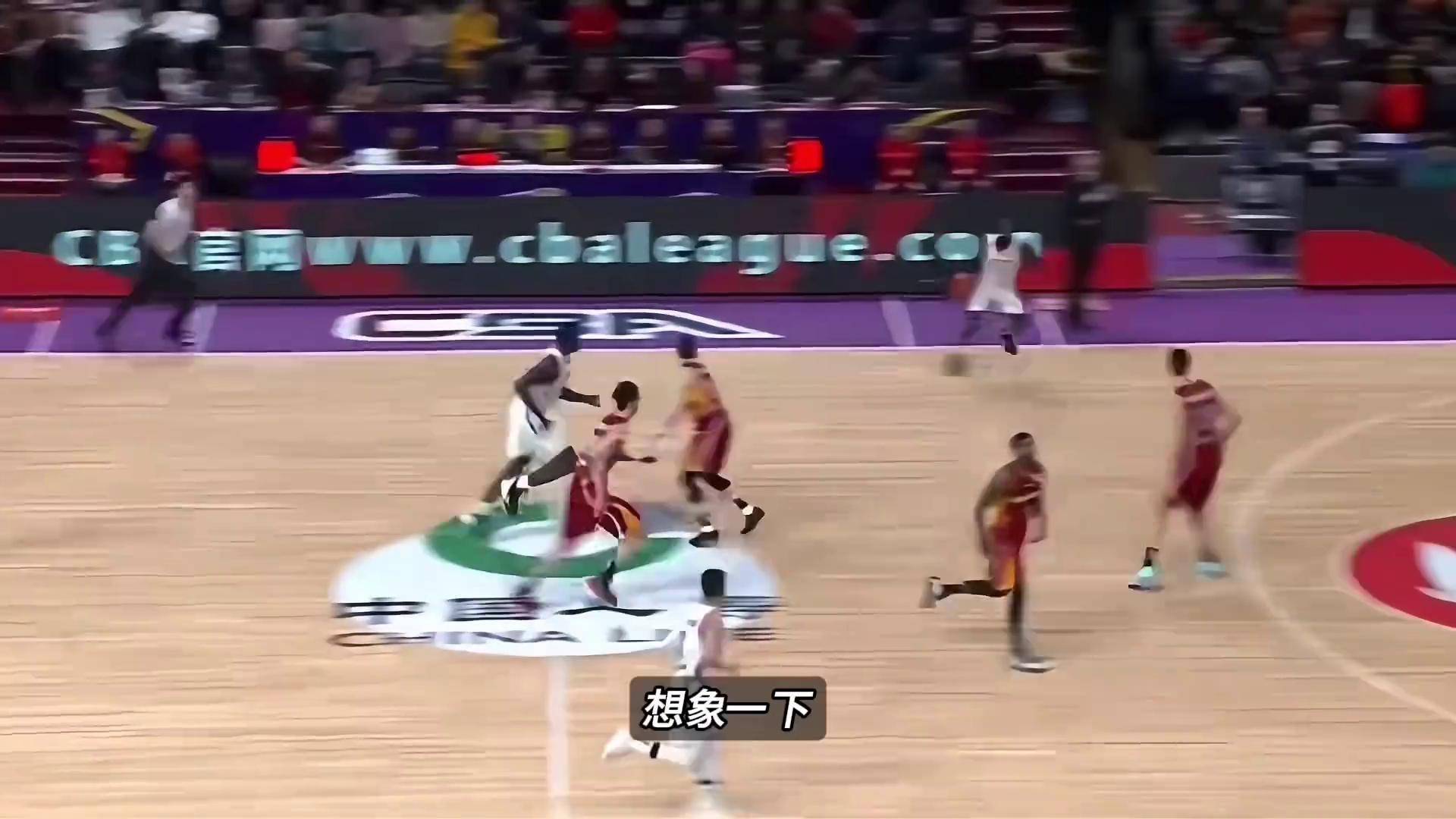 开云体育入口-篮球界实拍现场：名宿突发状况引发紧急关注的简单介绍