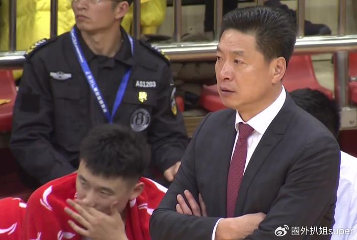 开云体育APP下载-广厦男篮主帅李春江调整阵容，迎接新赛季挑战