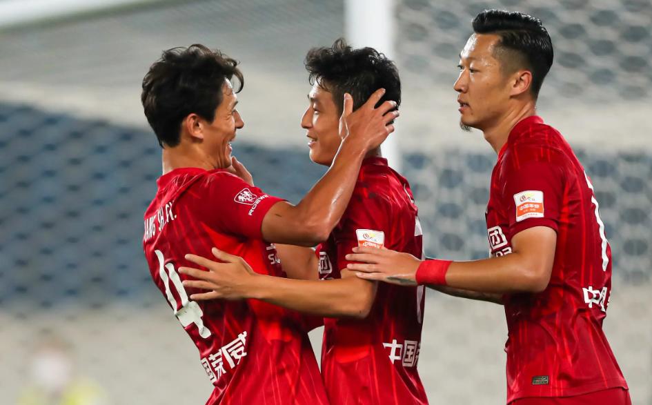 上港队大胜恒大,豪取关键三分 上港队大胜恒大,豪取关键三分