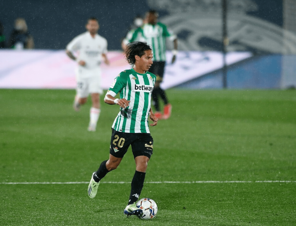 格拉纳达连胜战意昂扬,登顶积分榜 格拉纳达连胜战意昂扬,登顶积分榜