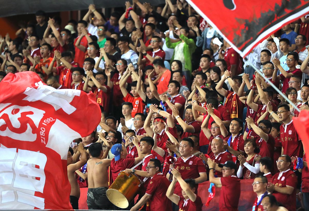 佛罗伦萨球迷欢呼雀跃,球队实现惊艳表现的简单介绍 佛罗伦萨球迷欢呼雀跃,球队实现惊艳表现的简单介绍