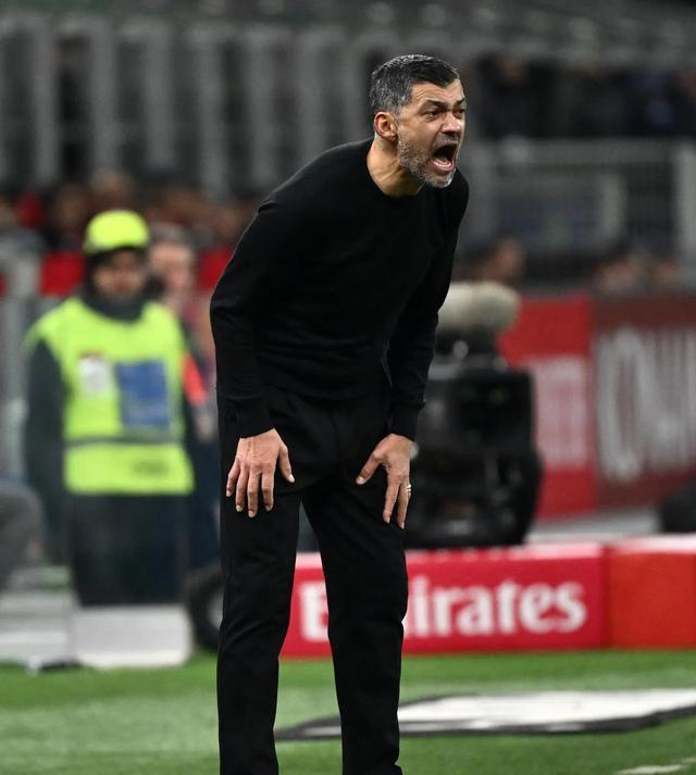 佛罗伦萨球迷欢呼雀跃,球队实现惊艳表现的简单介绍 佛罗伦萨球迷欢呼雀跃,球队实现惊艳表现的简单介绍