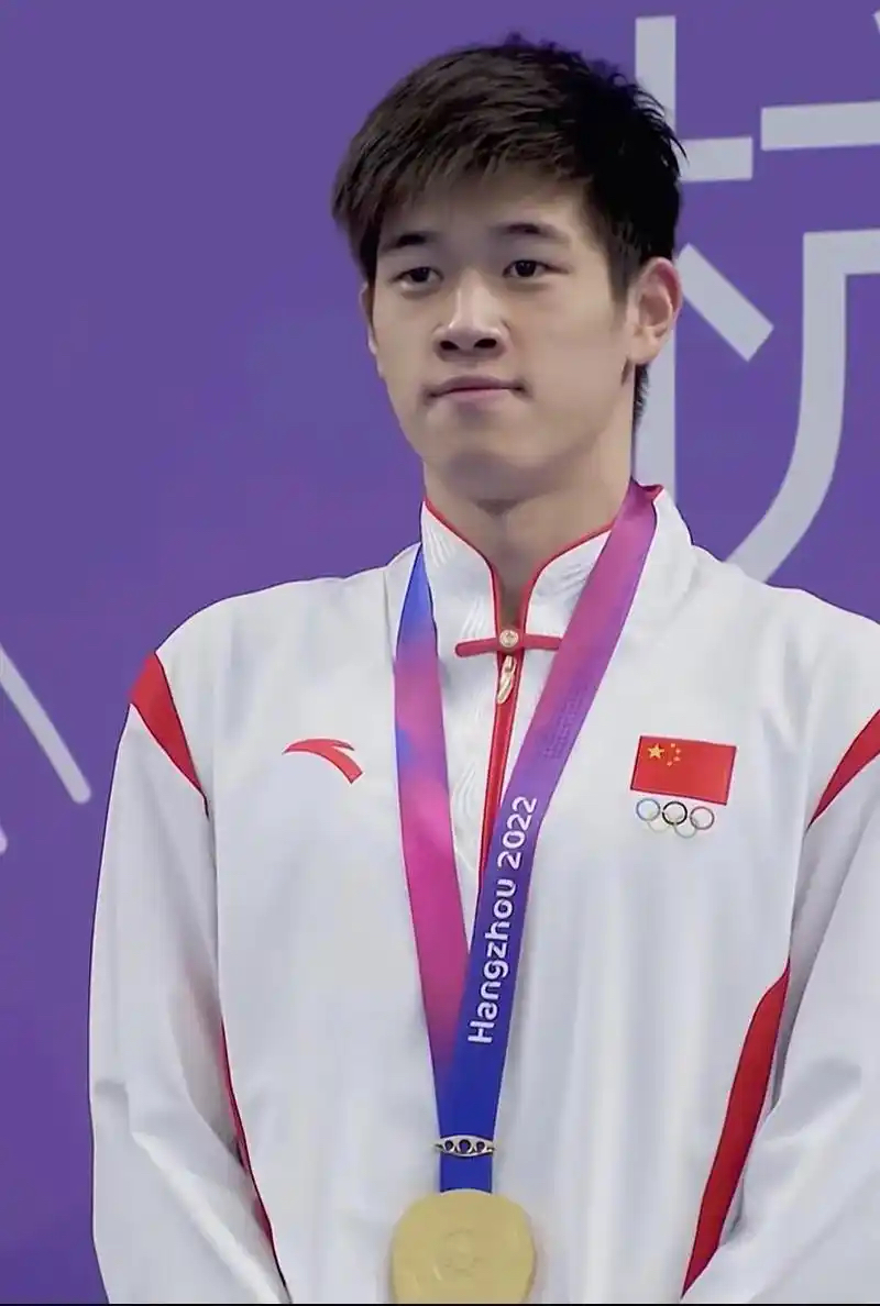 开云体育平台APP-游泳冠军在比赛中刷新记录夺得冠军