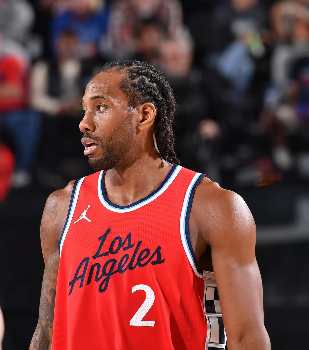 快船横扫黄蜂，莱昂纳德独得30+成为全场焦点的简单介绍