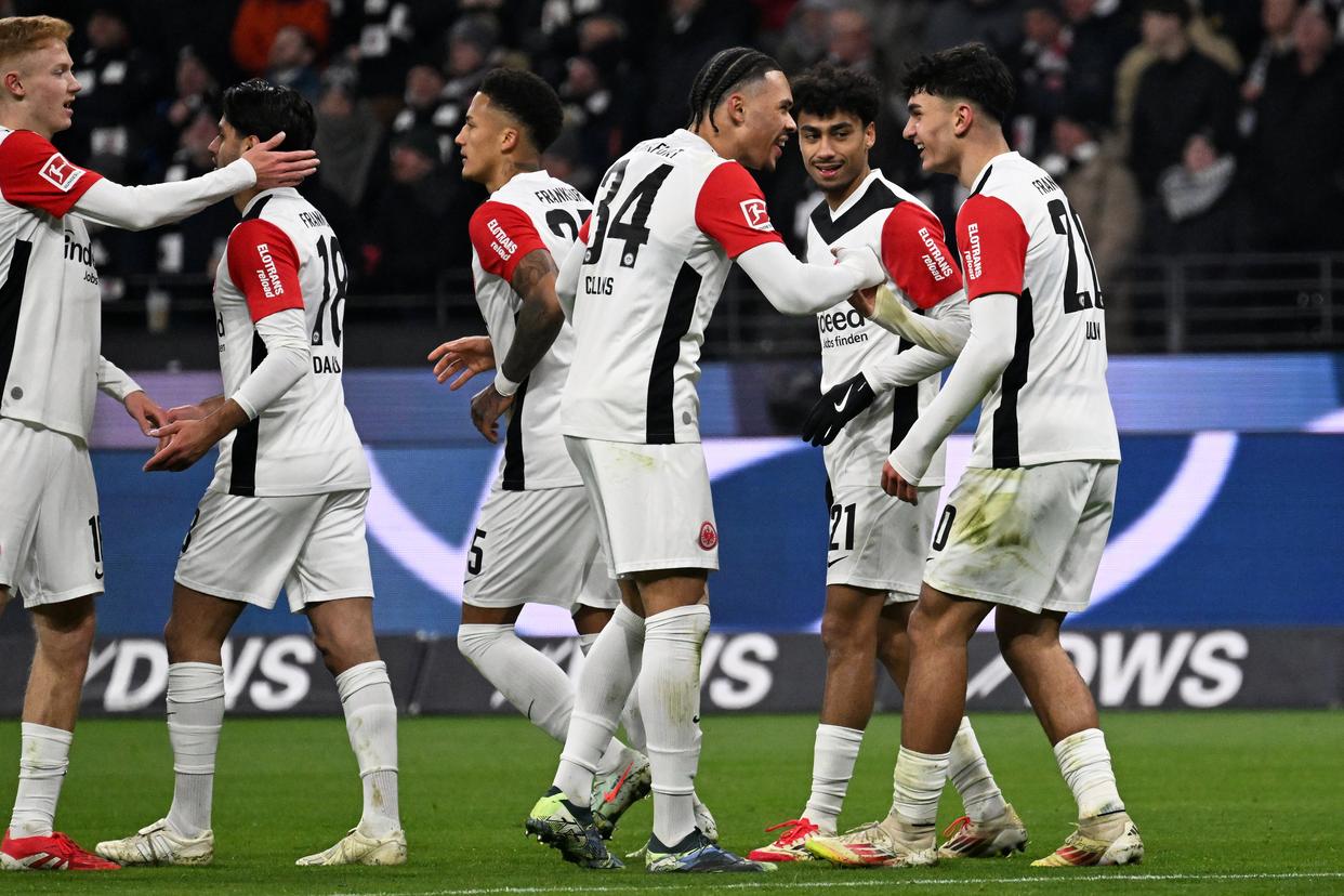 法兰克福客场击败对手，保持不败纪录的简单介绍