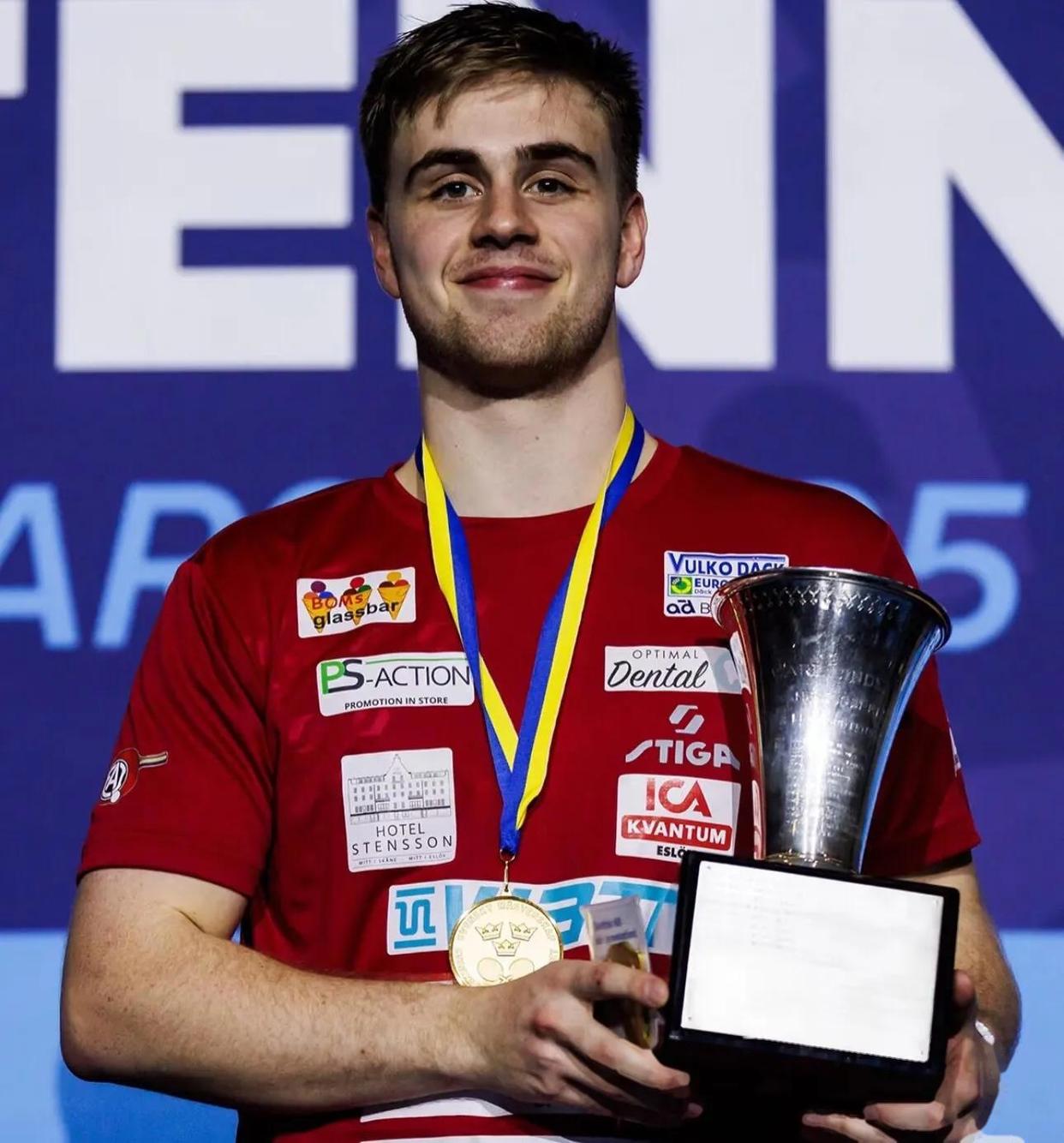 开云下载-瑞典队在欧锦赛上不敌对手，遗憾落败