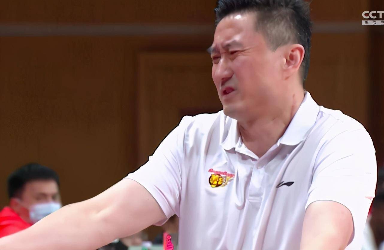 篮球裁判员工资待遇待改善,引发争议 篮球裁判员工资待遇待改善,引发争议