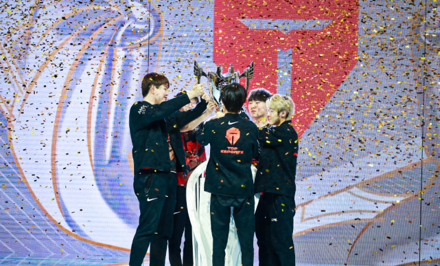 C9险胜FPX,CoreJJ开启传奇时刻顶尖较量四强赛,成为赛场最大亮点 C9险胜FPX,CoreJJ开启传奇时刻顶尖较量四强赛,成为赛场最大亮点