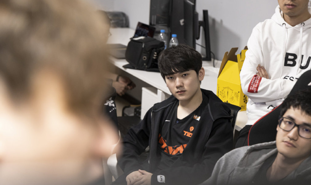 TSM血洗100T，JackeyLove拿下关键大龙顶尖较量四强赛，成为赛场最大亮点的简单介绍