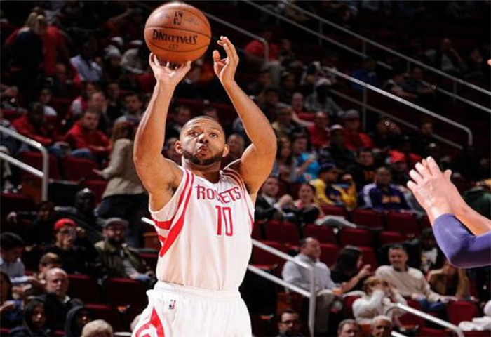 火箭外线射手发挥出色,攻防两端全面发力 火箭外线射手发挥出色,攻防两端全面发力