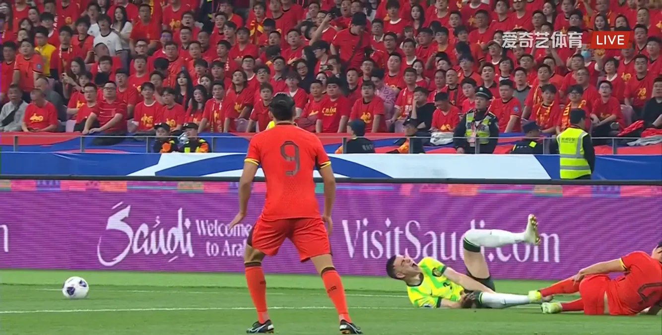 足球赛事红火进行,球队实力暴露无疑 足球赛事红火进行,球队实力暴露无疑