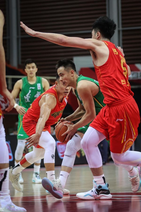 人和主场力克深圳，取得连胜