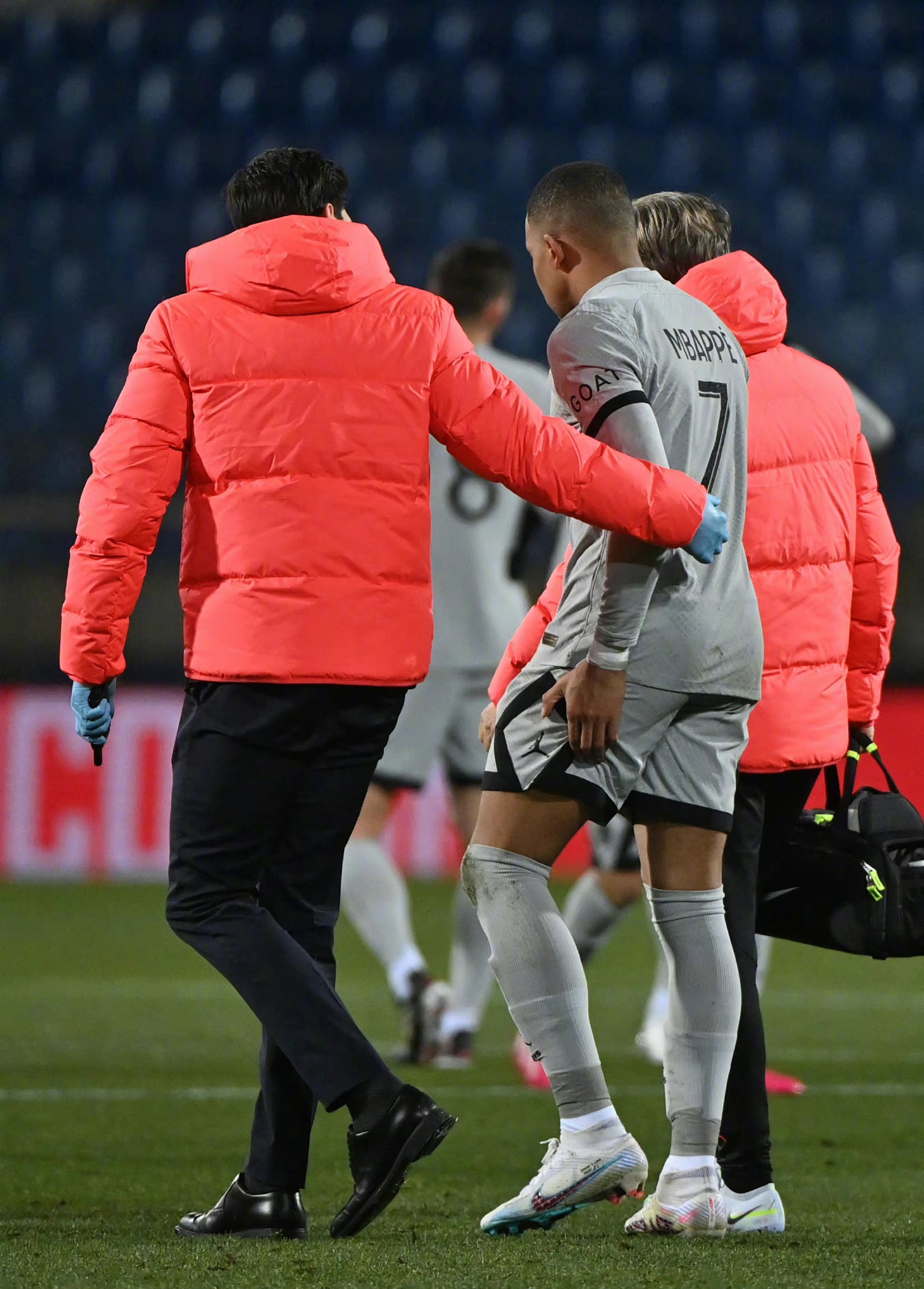 拜仁遗憾告别，欧冠赛场悲情终结