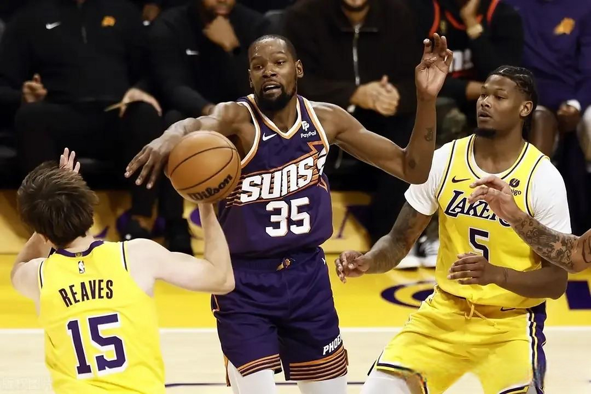 NBA季后赛拉开序幕，湖人力克太阳拿下开门红