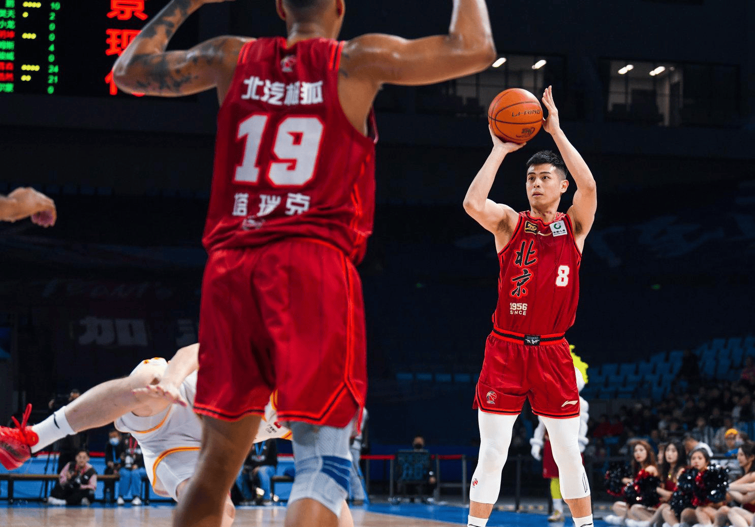 包含山东男篮击败北京队，精彩比分掀起热潮的词条