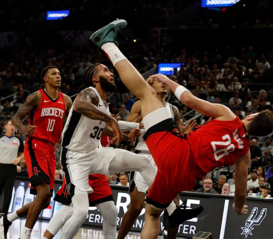 开云下载-爵士客场不敌马刺，遭遇四连败