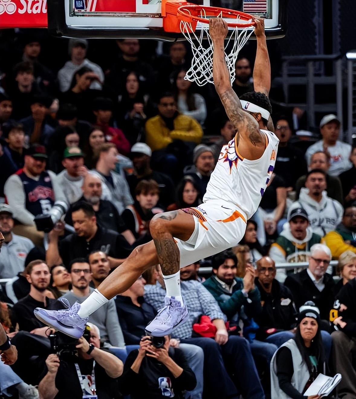 爵士客场不敌马刺，遭遇四连败